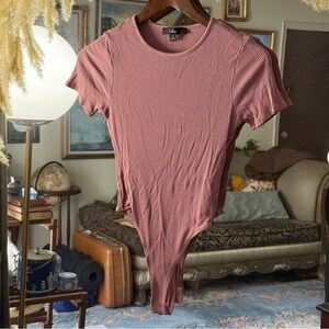 Lulus Mauve Ribbed Short Sleeve Bodysuit with Clasps